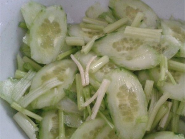 黄瓜、芹菜腌制