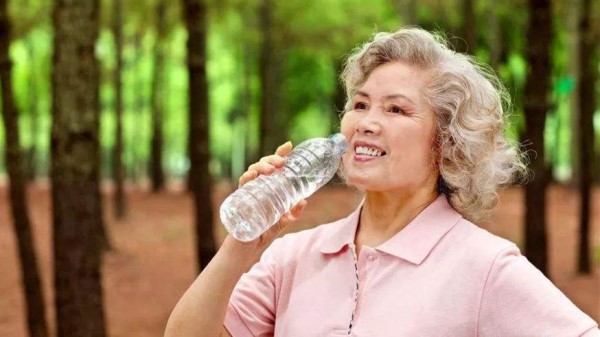 成都高端养老院一暄康养健康分享：喝对水能治病2-1