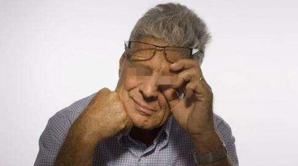 成都金牛区养老院告诉您老年人如何避免老花眼图片2
