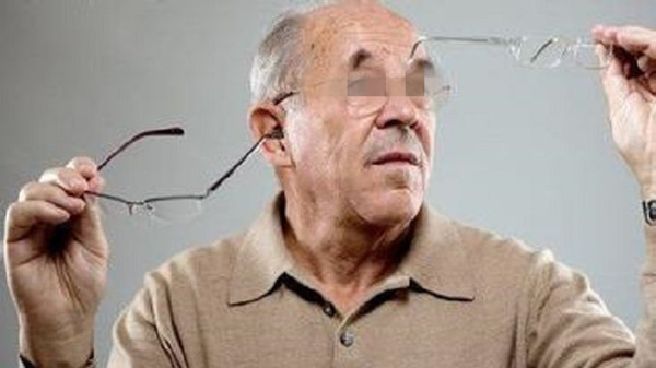 成都金牛区养老院告诉您老年人如何避免老花眼图片3