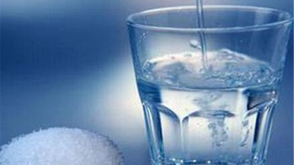 成都金牛区养老院一暄康养提醒女性晨起保健禁忌喝的水（2）-盐水2
