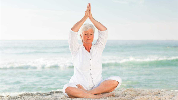 成都养老院一暄康养推荐适合老年人的运动-老年瑜伽