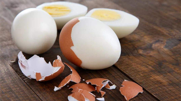 成都天府新区养老院一暄康养提醒鸡蛋的6种错误吃法（2）-煮鸡蛋过凉水1