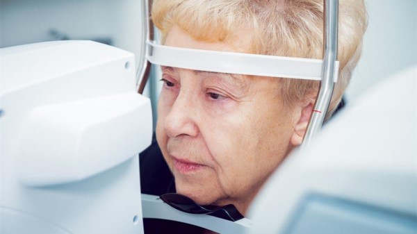 成都高端养老院一暄康养教您中老年人眼部护理-老花镜的那些事（三）2