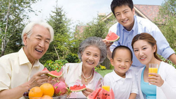 成都高端养老院-老年人在夏季应如何选择适合自己体质的水果2