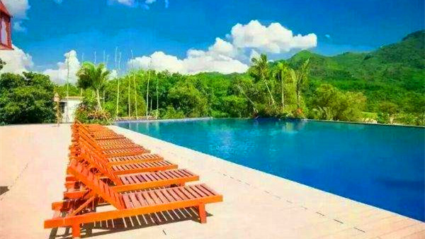 海南木棉湖度假区室外游泳池